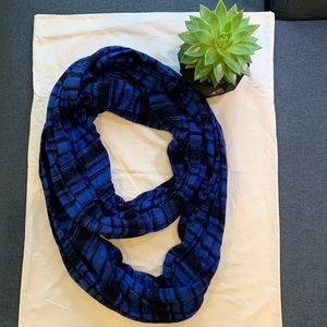 Gap Black and Blue Infinity Scarf